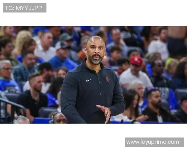 乌度卡强调年轻球员需与队友保持一致水平不会因年龄小而放宽要求