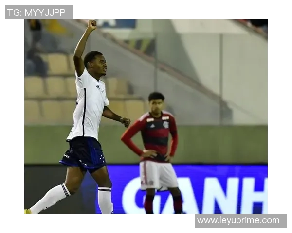 克鲁塞罗中卫布鲁诺入选巴西国家队引发热议上轮联赛刚染红遭争议