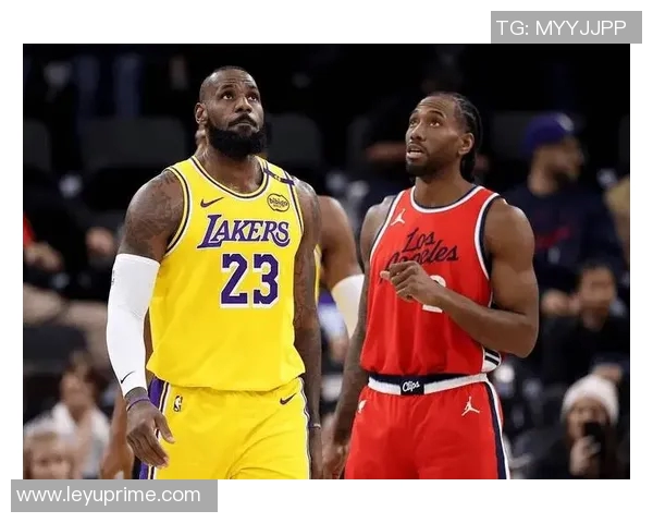 詹姆斯分享与东契奇里夫斯配合心得期待弱侧接球机会